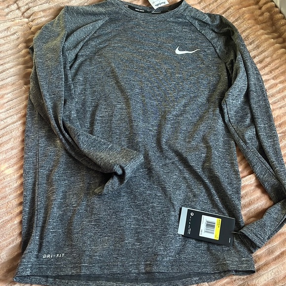 This is a small Nike Dri-fit active long sleeve shirt - Picture 1 of 4